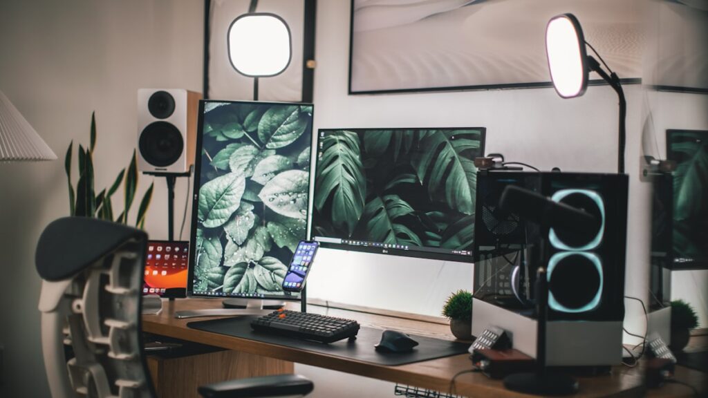 setup de streaming con ordenador para grabar y emitir gameplay