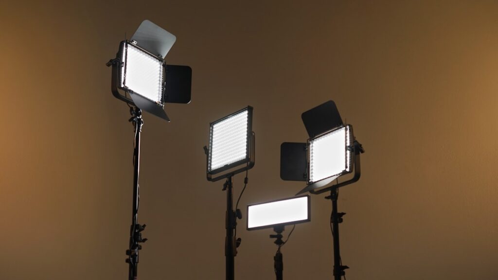 panel de luz LED de estudio sobre trípode para grabar vídeo